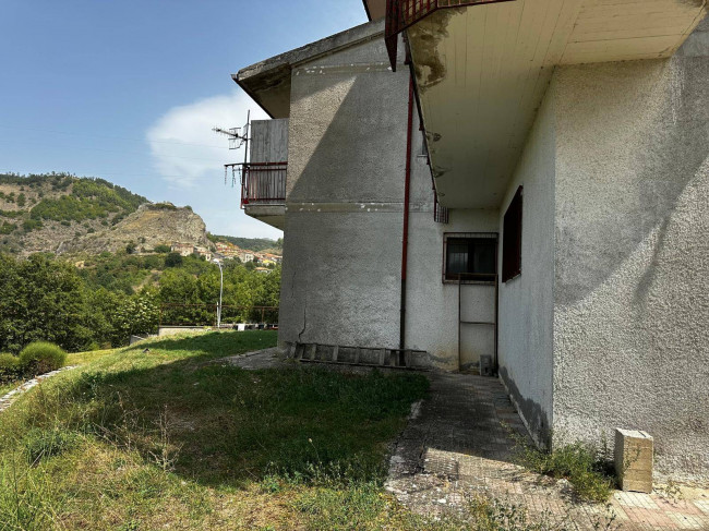 Appartamento in vendita a Sasso di Castalda