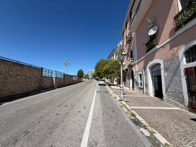 Locale commerciale in vendita a Arce