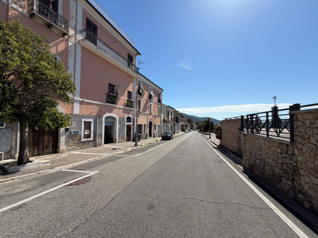 Locale commerciale in vendita a Arce