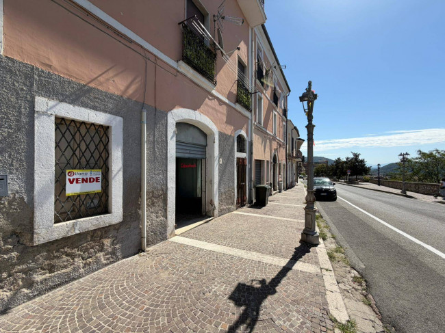 Locale commerciale in vendita a Arce