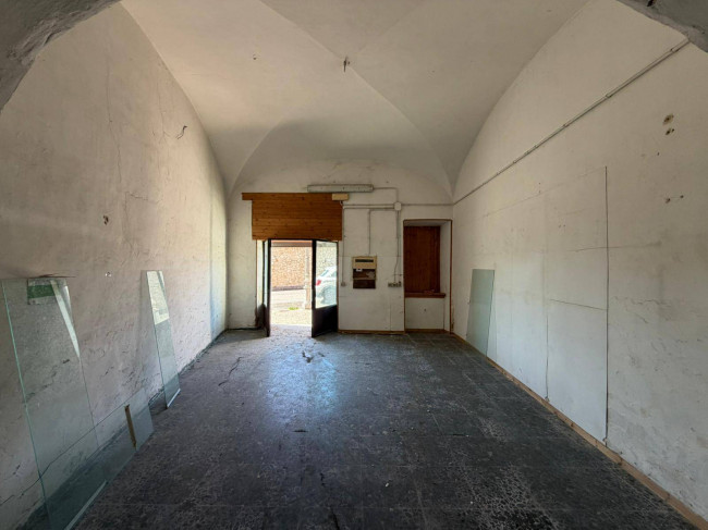 Locale commerciale in vendita a Arce