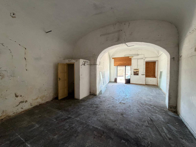 Locale commerciale in vendita a Arce