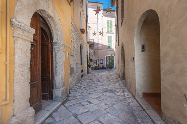 Abitazioni tipiche storiche in vendita a Isola del Liri