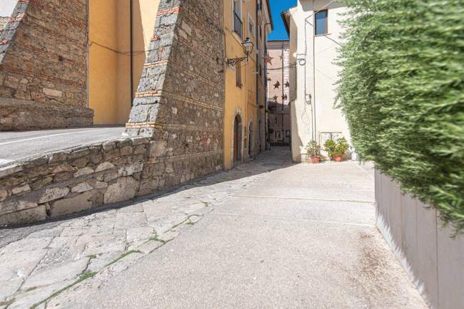 Abitazioni tipiche storiche in vendita a Isola del Liri