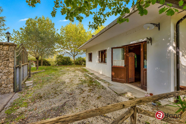 Turistico-alberghiero in vendita a Gallinaro