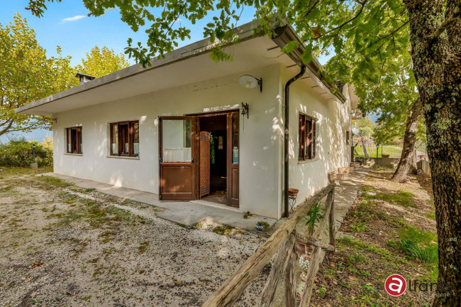 Turistico-alberghiero in vendita a Gallinaro