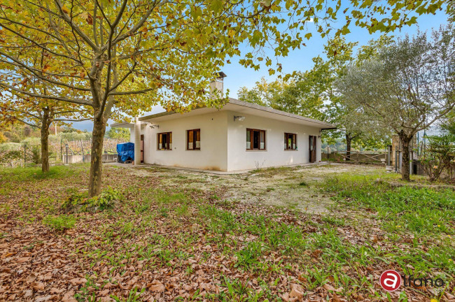 Turistico-alberghiero in vendita a Gallinaro