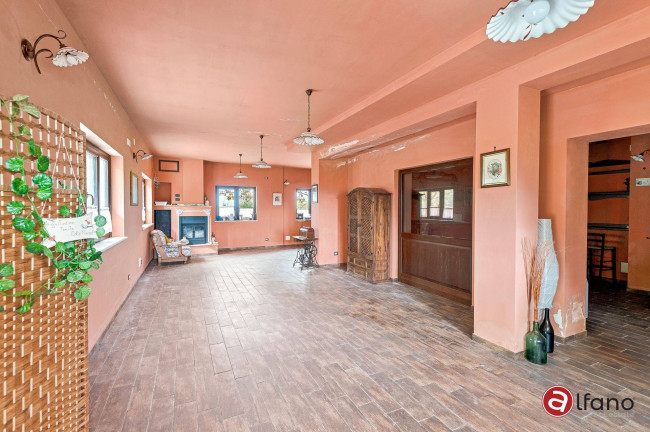 Turistico-alberghiero in vendita a Gallinaro