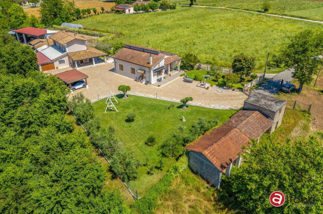 Villa for sale in Pontecorvo