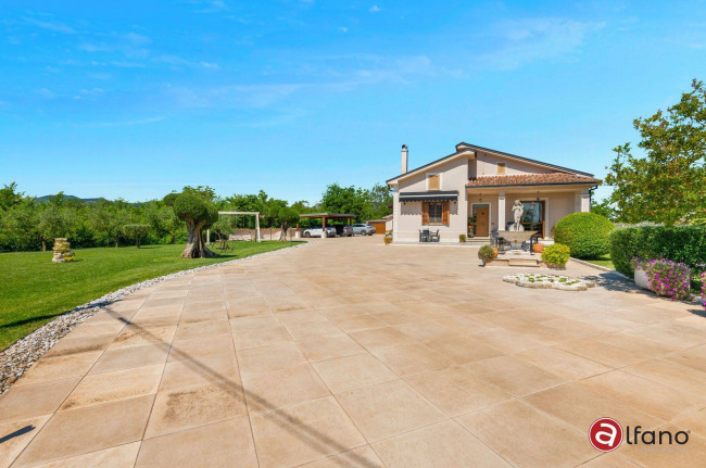 Villa for sale in Pontecorvo