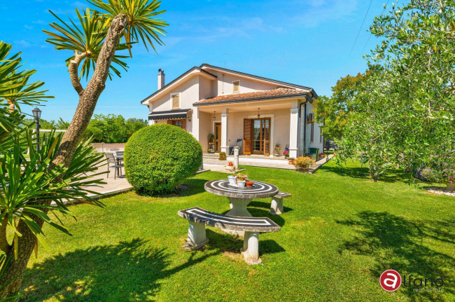 Villa for sale in Pontecorvo