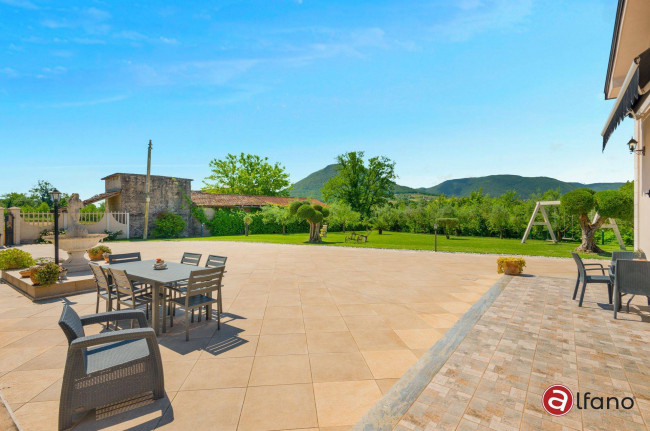 Villa for sale in Pontecorvo