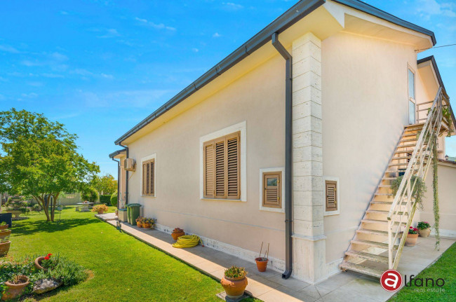 Villa for sale in Pontecorvo