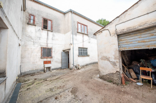 Casale di campagna in vendita a Paterno