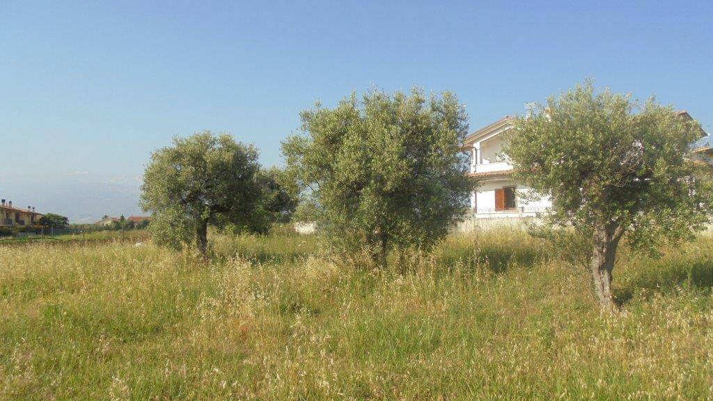 Terreno edificabile in vendita a Villa Oliveti, Rosciano (PE)