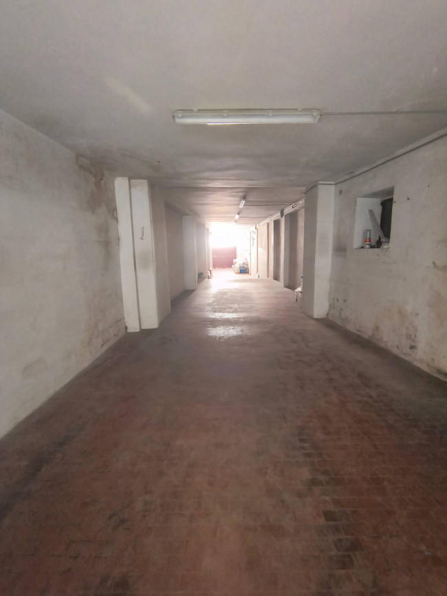 Locale commerciale in affitto a Pianella