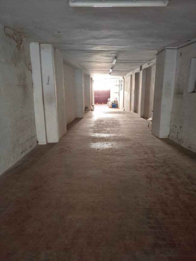 Locale commerciale in affitto a Pianella