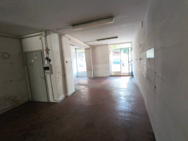Locale commerciale in affitto a Pianella