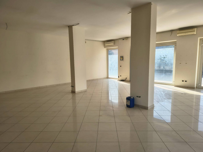 Locale commerciale in affitto a Chieti