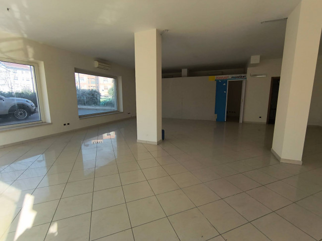 Locale commerciale in affitto a Chieti