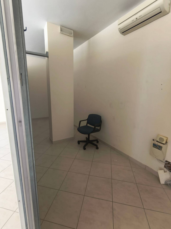 Locale commerciale in affitto a Chieti