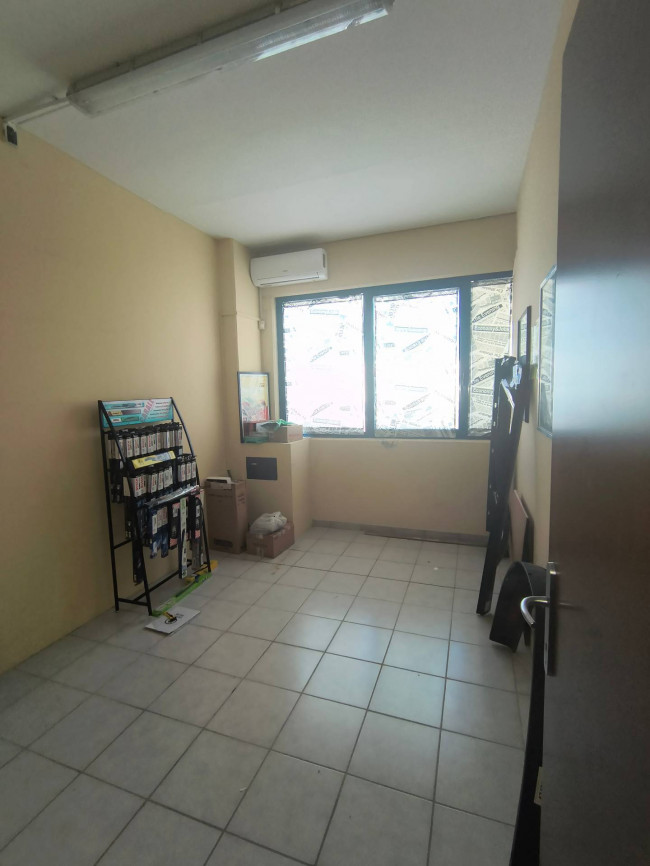 Locale commerciale in affitto a Chieti