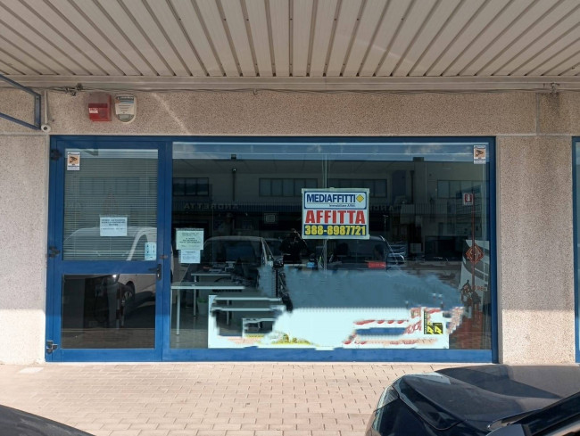 Locale commerciale in affitto a Chieti