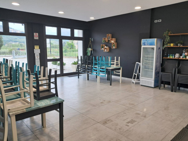 Locale commerciale in affitto a Alanno