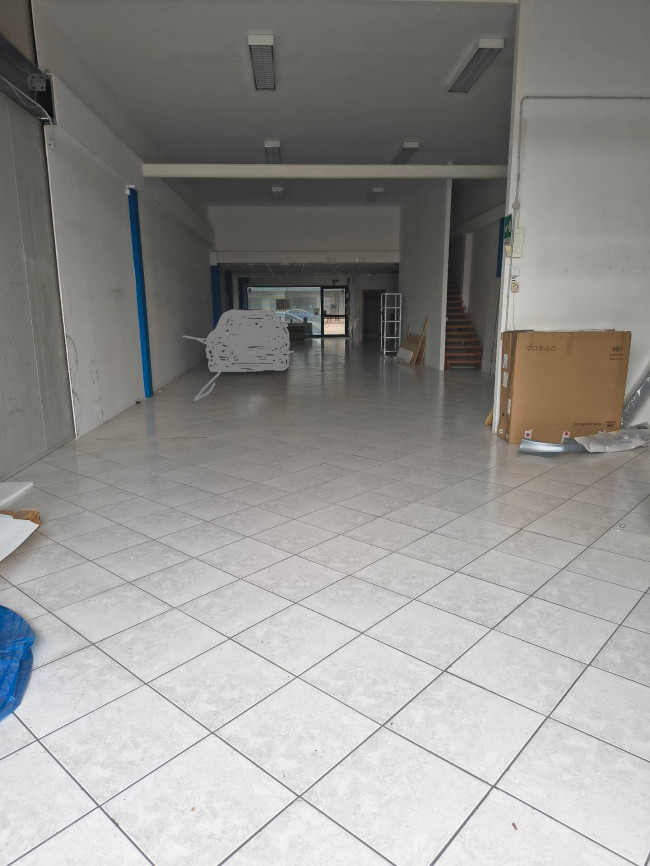 Locale commerciale in affitto a Chieti
