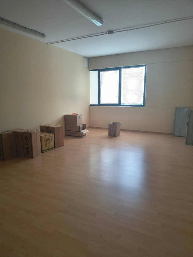 Locale commerciale in affitto a Chieti