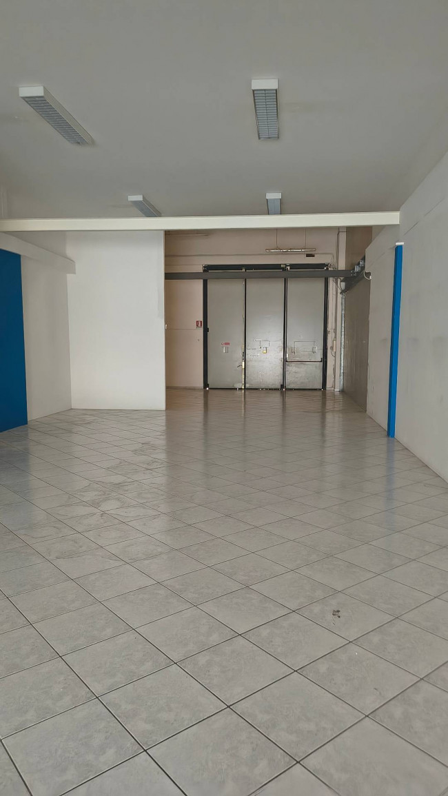 Locale commerciale in affitto a Chieti