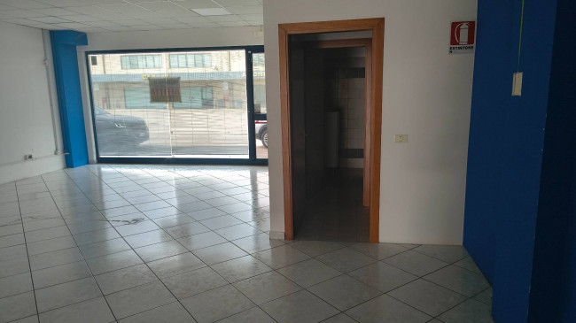 Locale commerciale in affitto a Chieti
