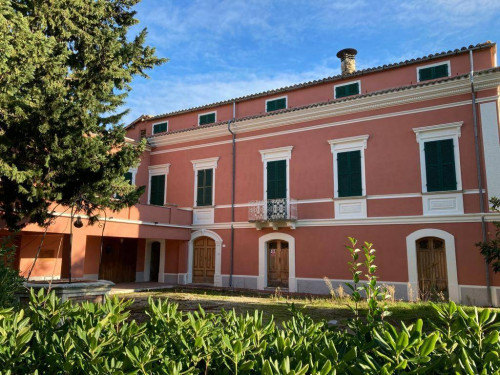 Villa d'epoca in Vendita a Campli