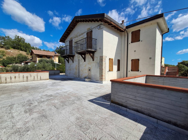 Villa in Vendita a Folignano