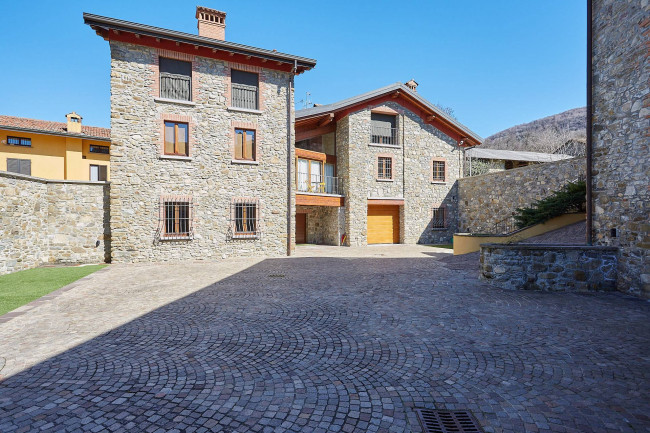 Villa in vendita a Dolzago (LC)