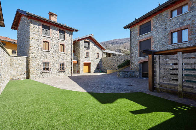 Villa in vendita a Dolzago (LC)