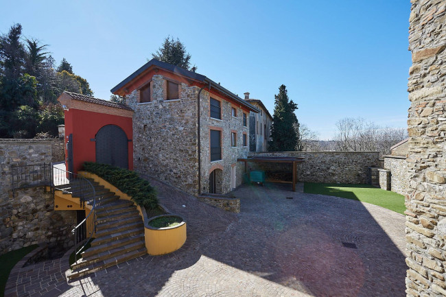 Villa in vendita a Oggiono (LC)