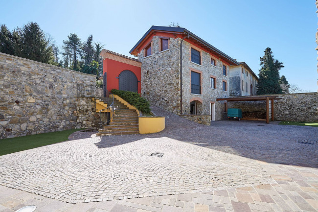 Villa in vendita a Oggiono (LC)