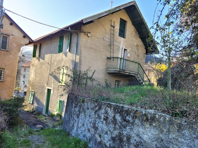 Casa singola - Indipendente in Vendita a Urbe