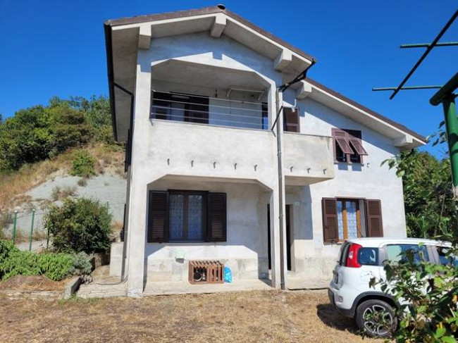 Villa in Vendita a Pareto