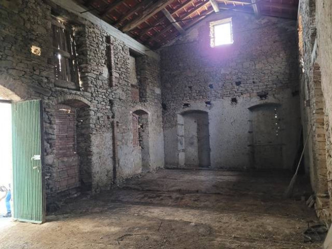 Magazzino in Vendita a Mioglia