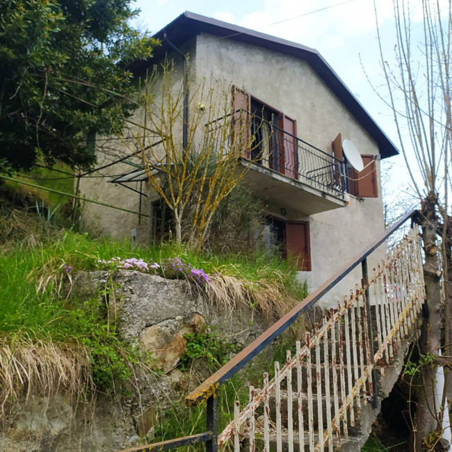 Villa in Vendita a Murialdo