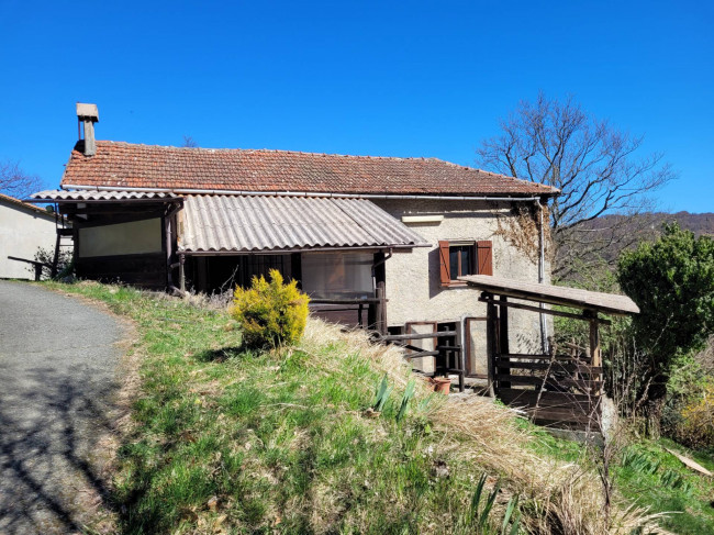 Casa semindipendente in Vendita a Sassello