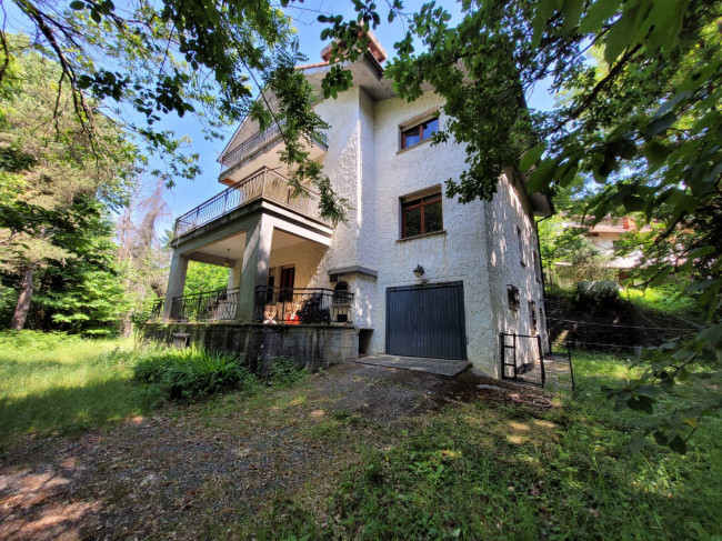 Villetta Bi-trifamiliare in Vendita a Pontinvrea