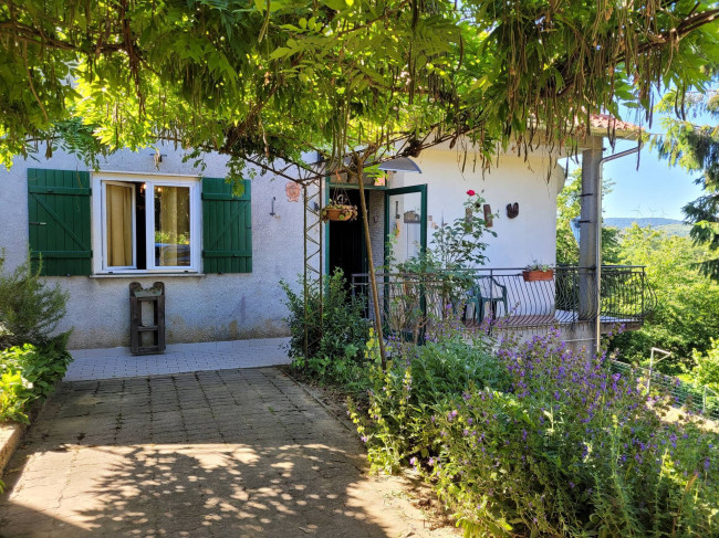 Villa in Vendita a Giusvalla