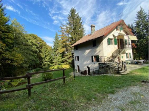 Villetta Bi-trifamiliare in Vendita a Urbe