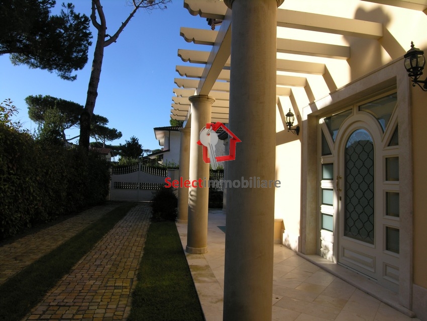 Villa FORTE DEI MARMI vendita  Centro  SELECT IMMOBILIARE