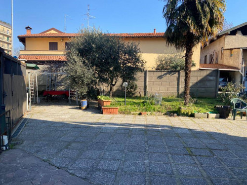 Casa indipendente in vendita a Saronno (VA)