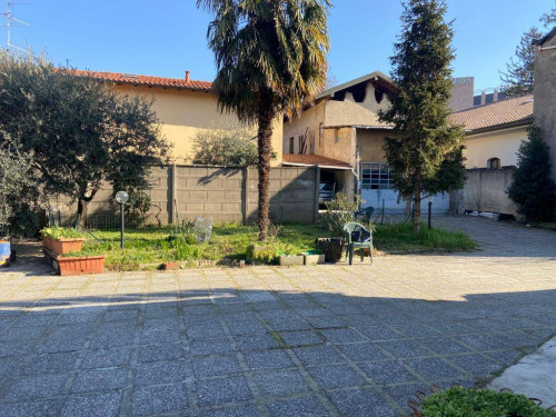 Casa indipendente in vendita a Saronno (VA)