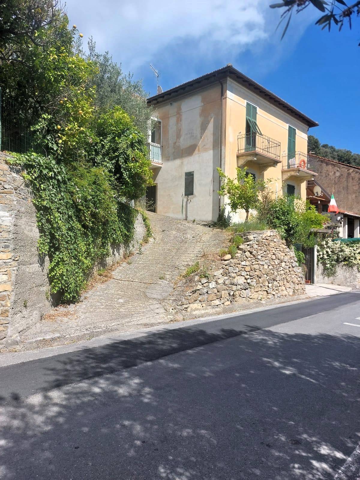 Casa semi-indipendente in vendita a Diano San Pietro (IM)